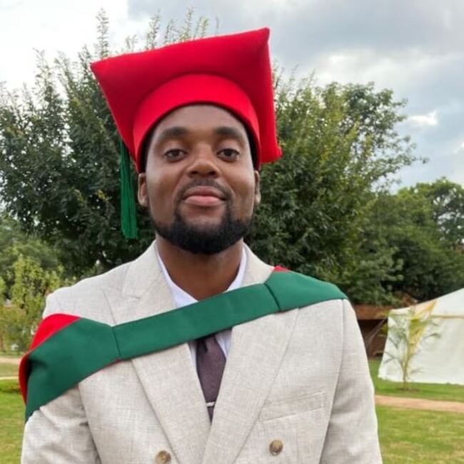 Portrait of Dr Thabang Sako